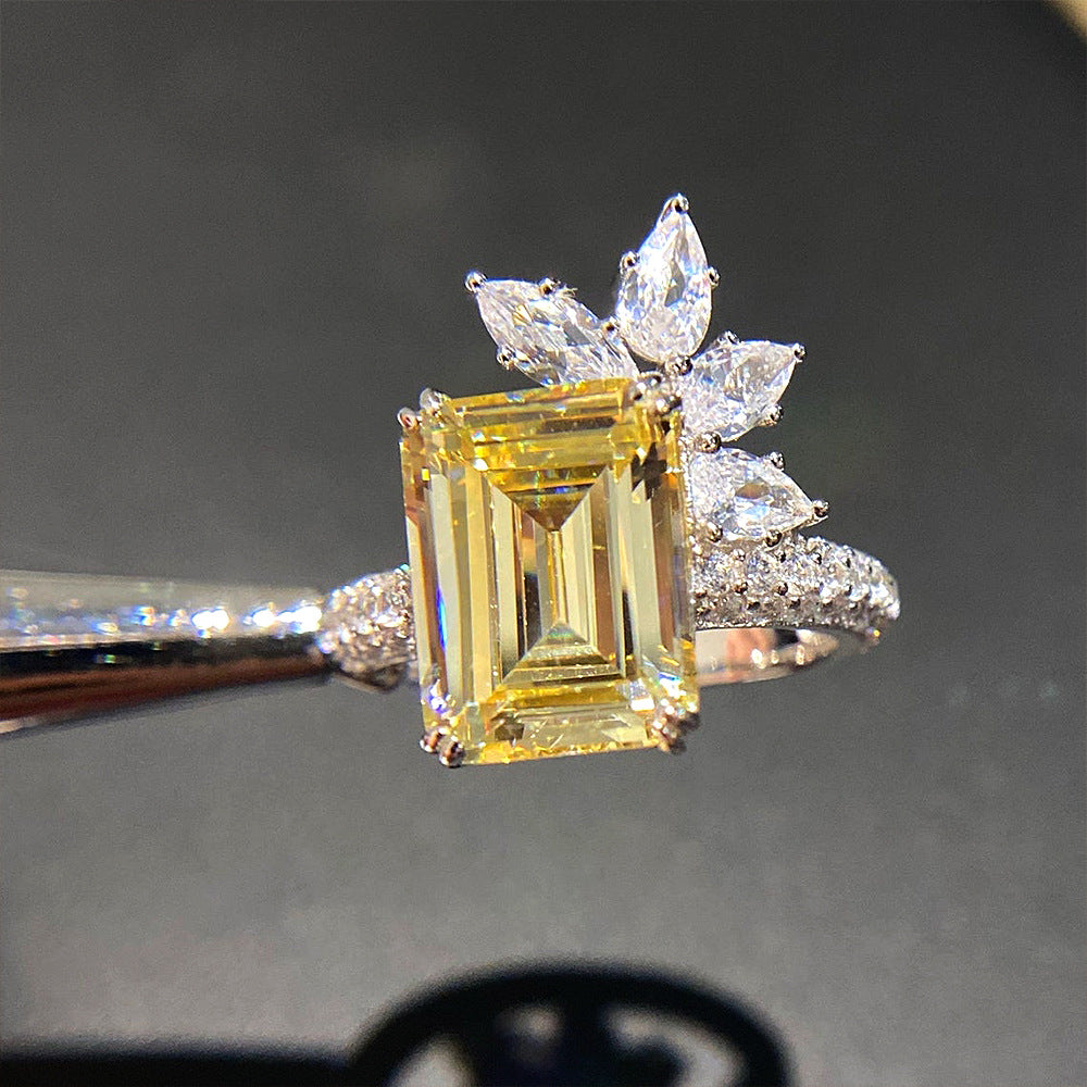 Cao Shi's temperament princess-cut diamond and zircon ring, retro yellow diamond flower ring for women, super flash fashion lace ring