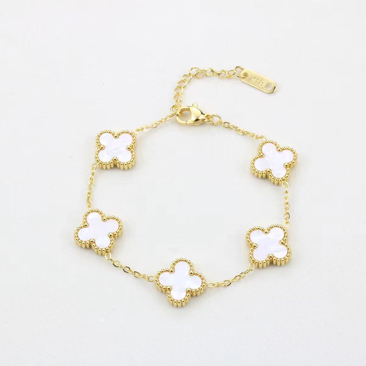 Manufacturer wholesale Internet celebrity five-flowered shell double-sided four-leaf clover bracelet mother-of-pearl good luck four-leaf clover titanium steel bracelet hand ornaments