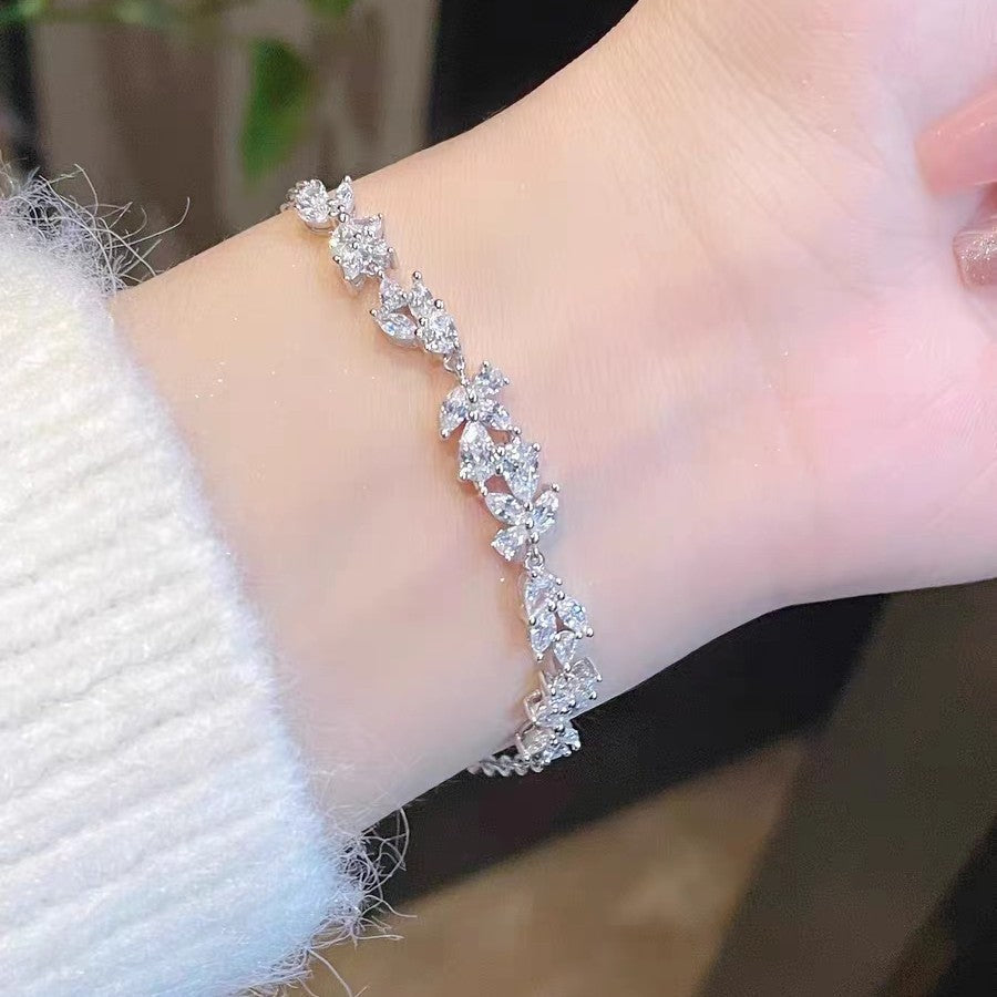 Heartfelt Wisteria Flower Diamond Bracelet Women's 2023 New Fashion Light Luxury Niche Temperament Exquisite 520 Gift for Girlfriend